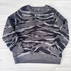 Barefoot Dreams CozyChic Seaside Crew-Neck Pullover in Carbon Camo Womens Large